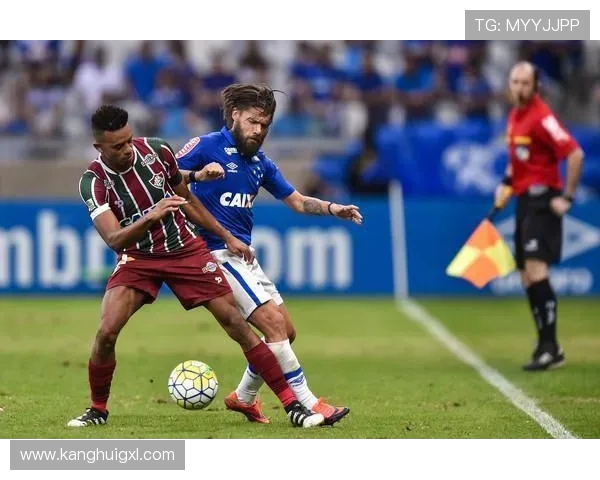 克鲁赛罗与帕尔梅的激烈对决展现巴西足球的魅力与激情